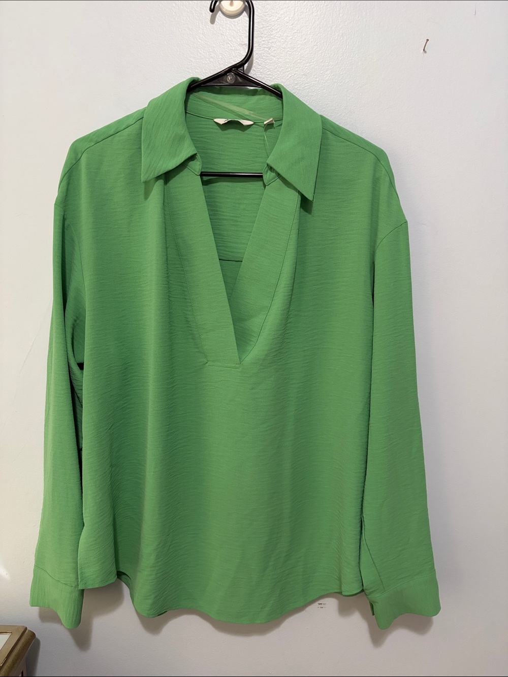 Reitmans Bright Green Collarless V-Neck Button-Down Top